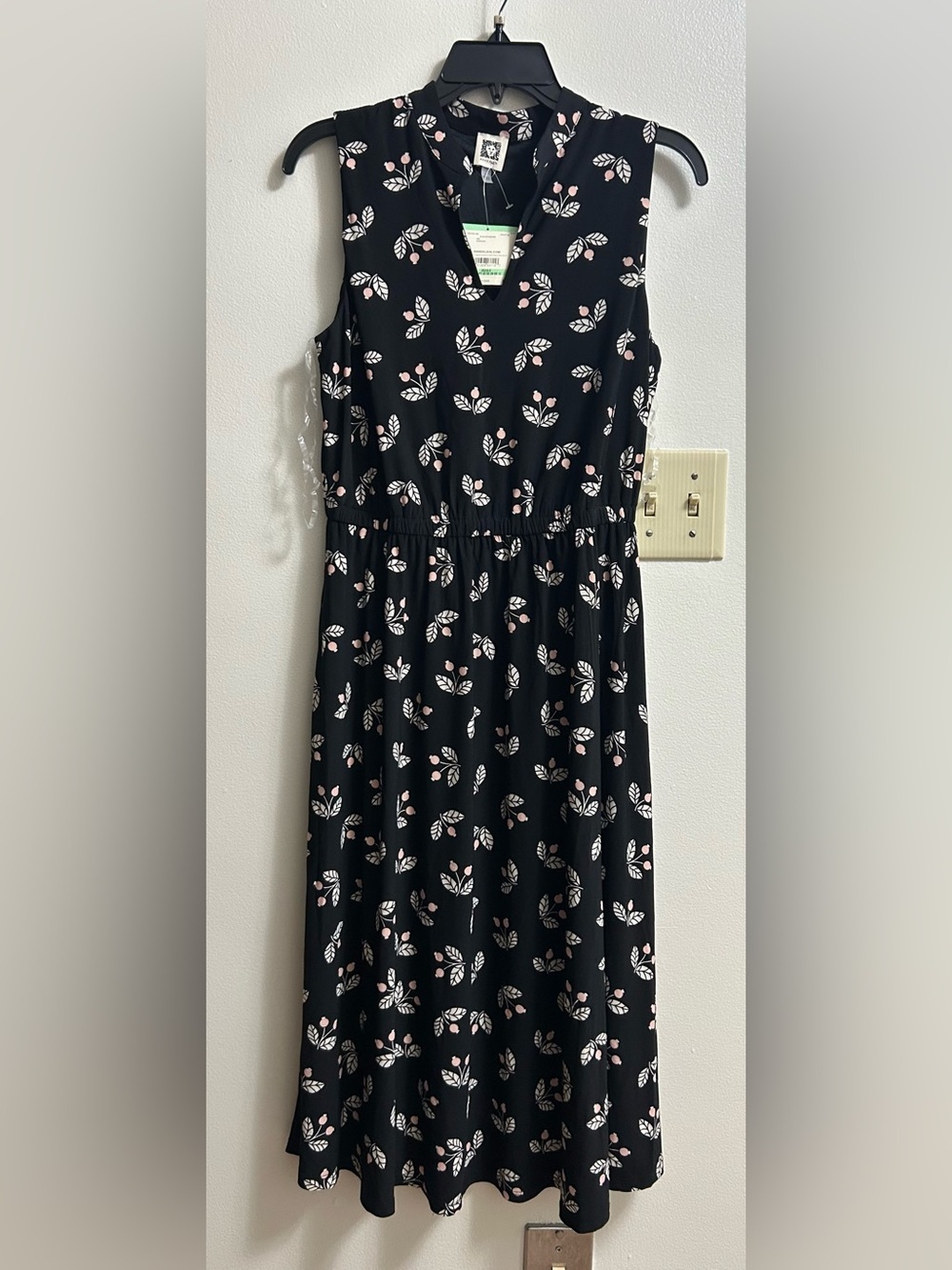 Anne Klein Black Sleeveless Floral Dress (size 8)